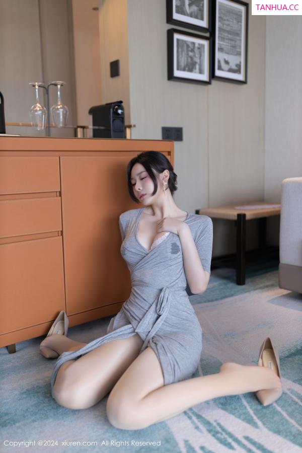 逗逗DouDou  [XiuRen]高清写真图 2024.06.13 No.8699 小逗逗 丝袜美腿第9张图片